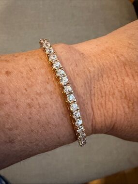 Elegant 925 sterling silver Gold-Tone Crystal Tennis Bracelet - Clear Stones
